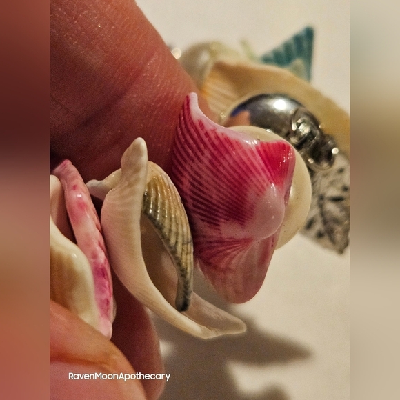 Sea Shell Expandable Bracelet with Charms - Picture 9 of 9